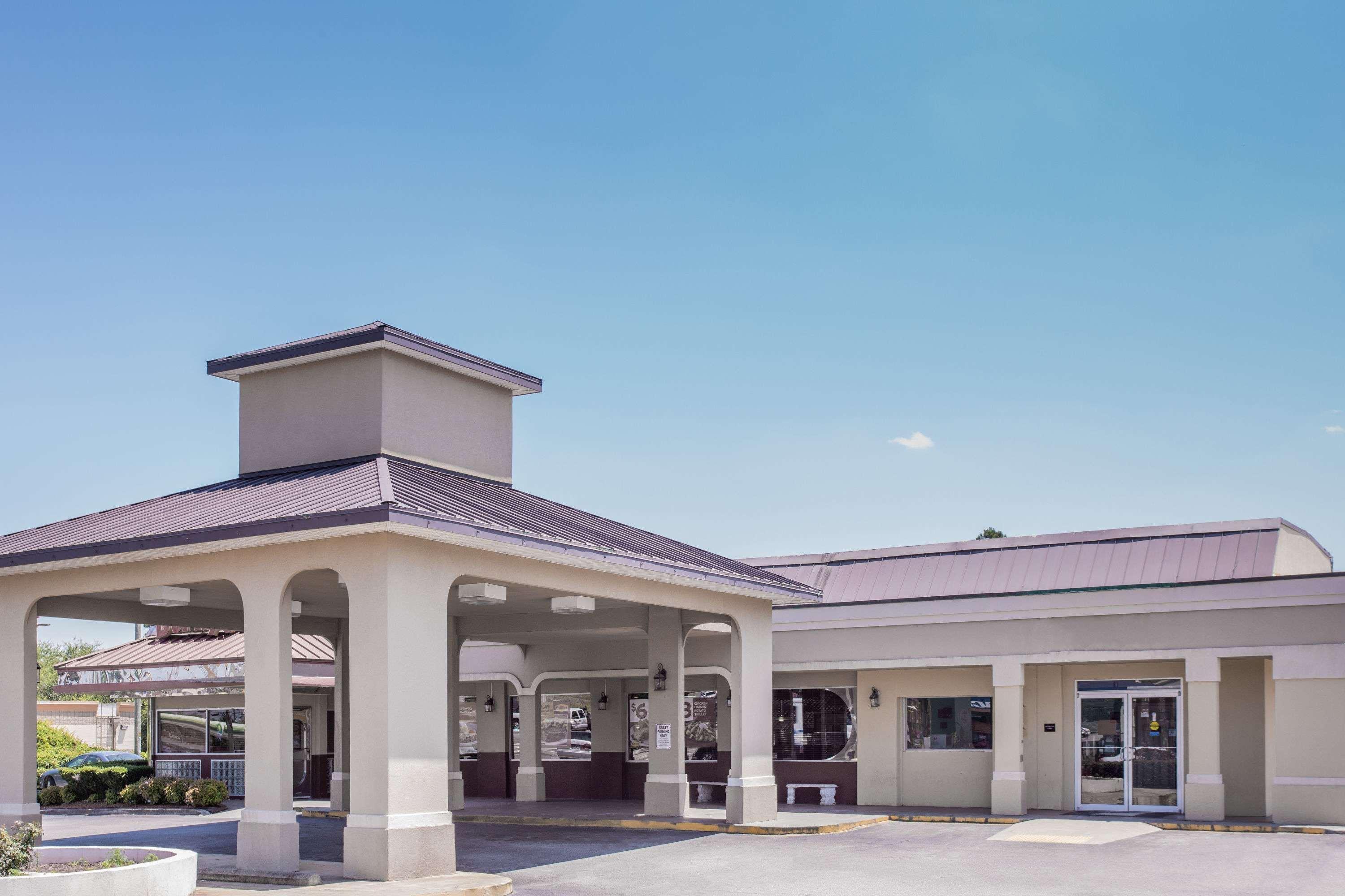 Motel Super 8 By Wyndham Augusta Exterior foto