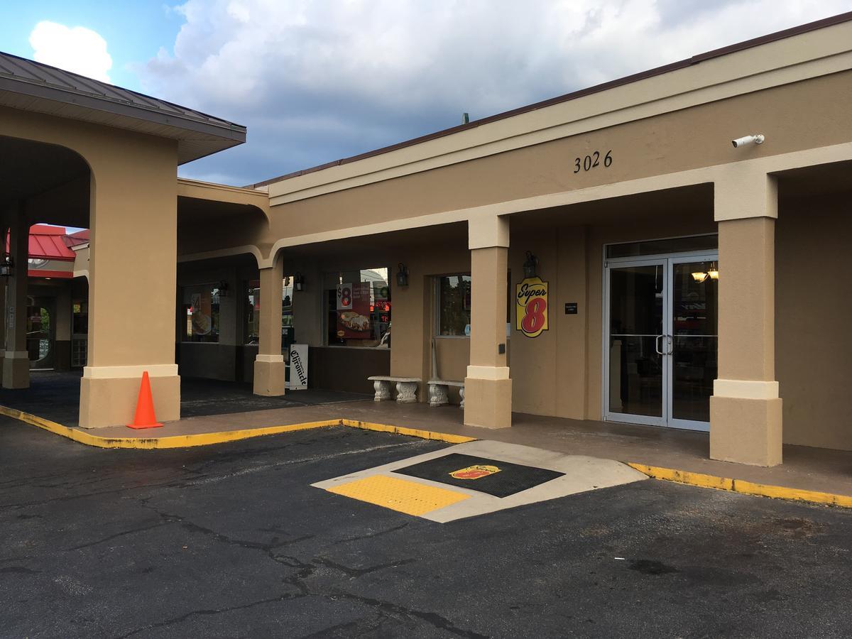 Motel Super 8 By Wyndham Augusta Exterior foto